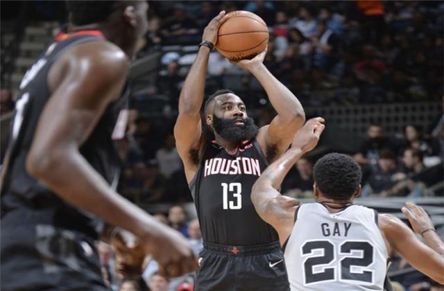  马刺战胜活塞终结十九连败  