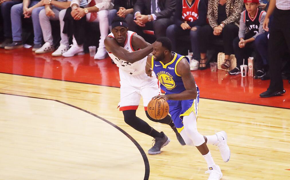  西亚卡姆暴扣点燃全场，猛龙击败奇才  